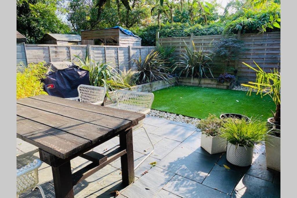 Апартаменты Stunning, Stylish Garden Flat In The Heart Of Wimbledon Лондон Экстерьер фото
