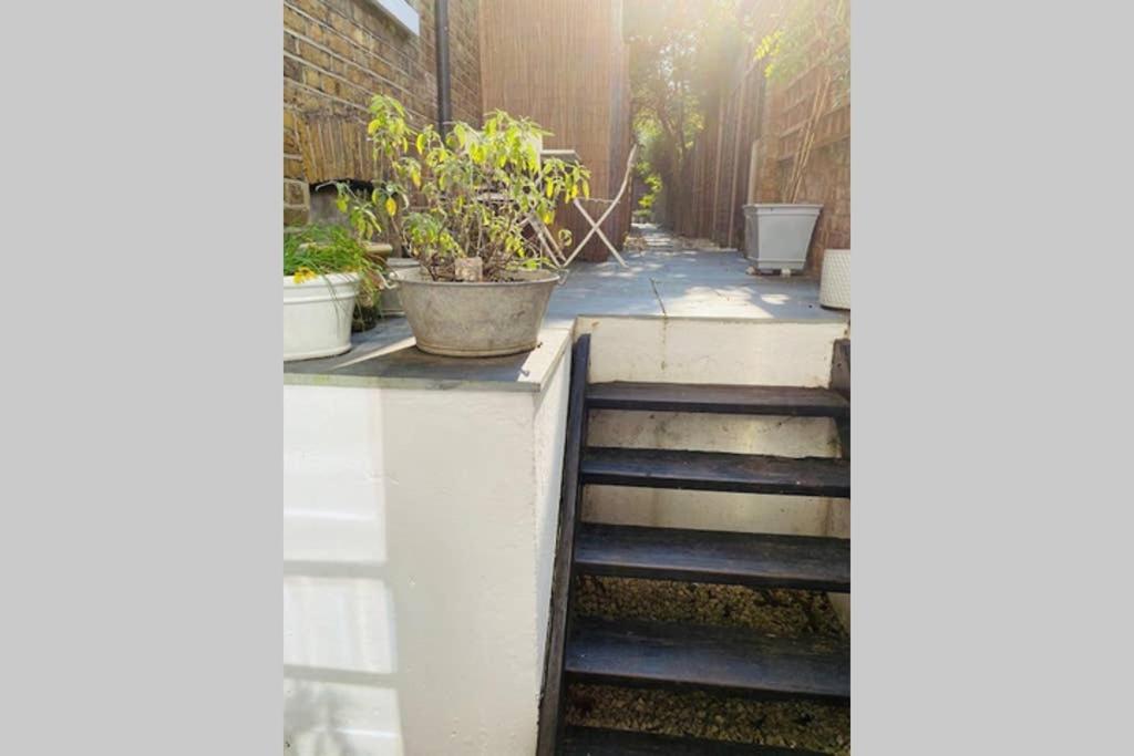 Апартаменты Stunning, Stylish Garden Flat In The Heart Of Wimbledon Лондон Экстерьер фото