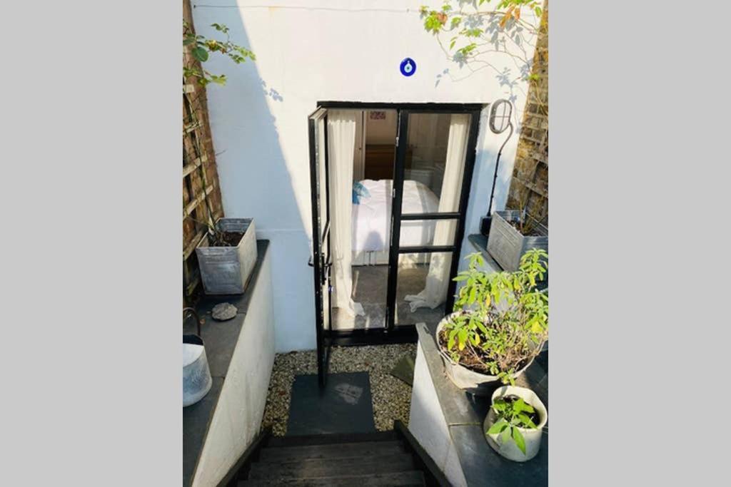 Апартаменты Stunning, Stylish Garden Flat In The Heart Of Wimbledon Лондон Экстерьер фото