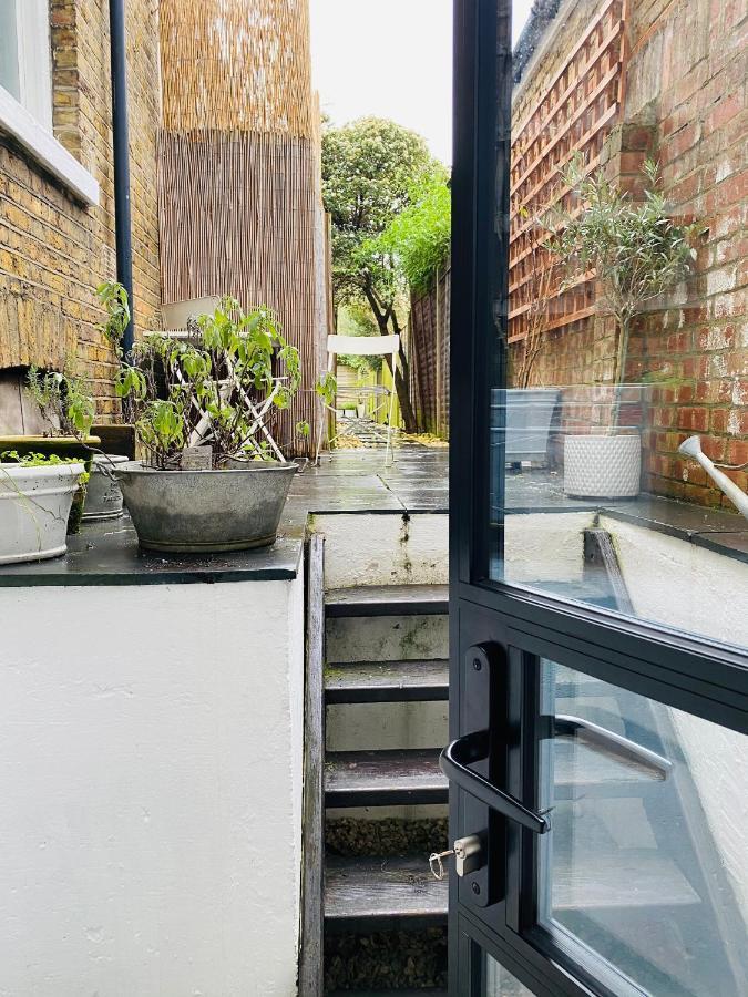 Апартаменты Stunning, Stylish Garden Flat In The Heart Of Wimbledon Лондон Экстерьер фото