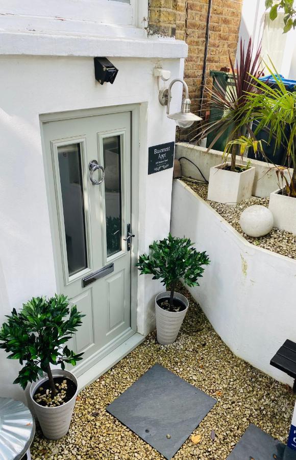 Апартаменты Stunning, Stylish Garden Flat In The Heart Of Wimbledon Лондон Экстерьер фото