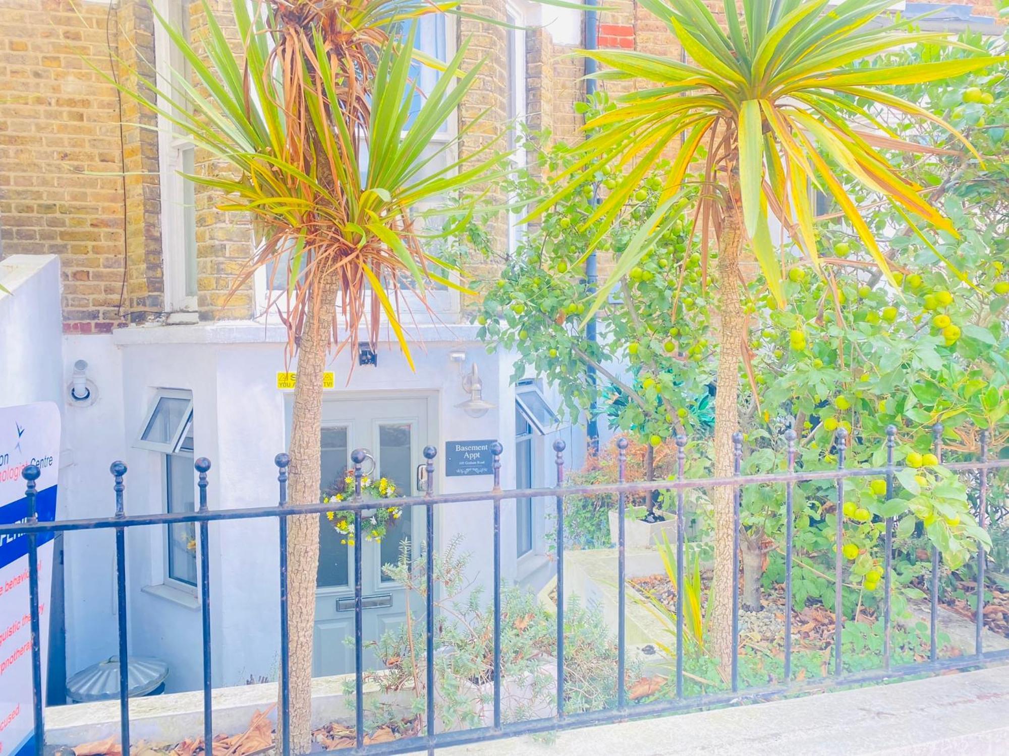 Апартаменты Stunning, Stylish Garden Flat In The Heart Of Wimbledon Лондон Экстерьер фото